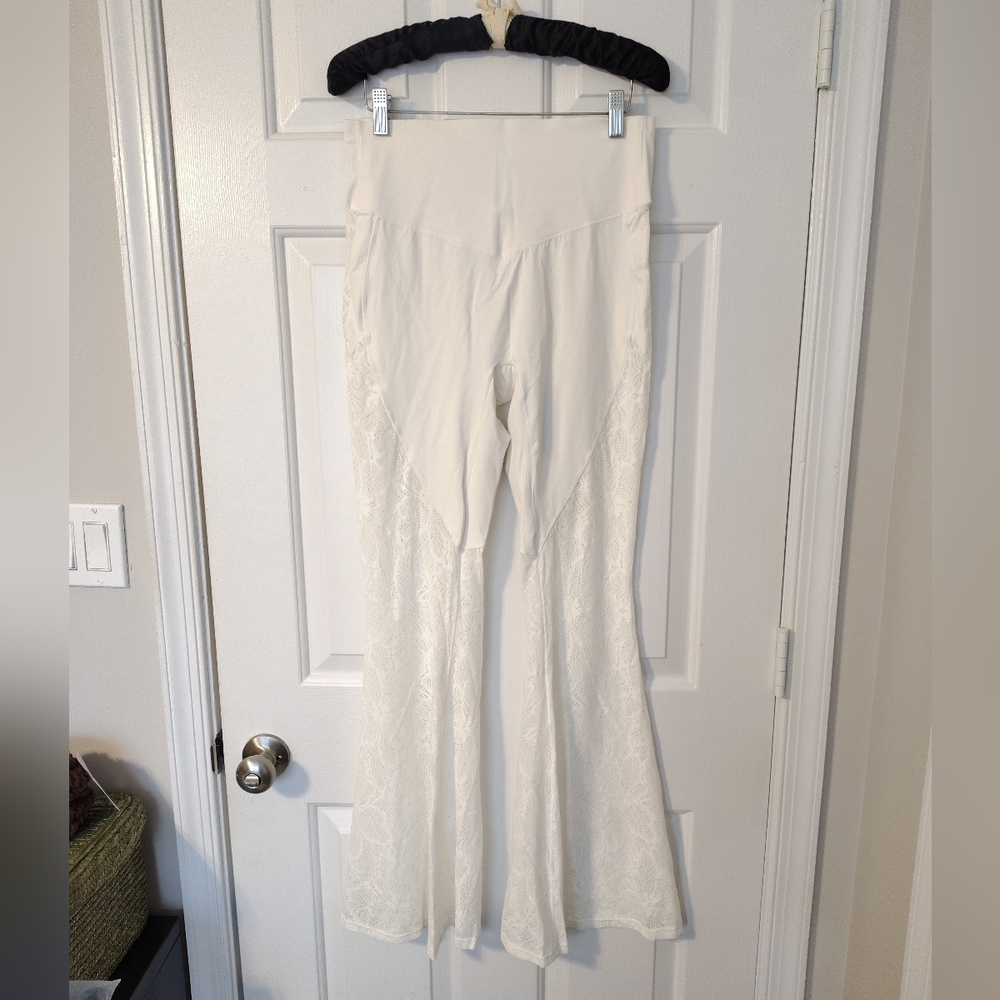 HALARA Ultrasculpt White Lace Flare leggings - Picture 2 of 10